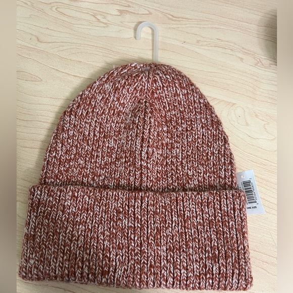 NWT Old Navy Winter Hat - Picture 1 of 4